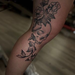 skull tattoo on Knee by Radtattoo on TattMe
