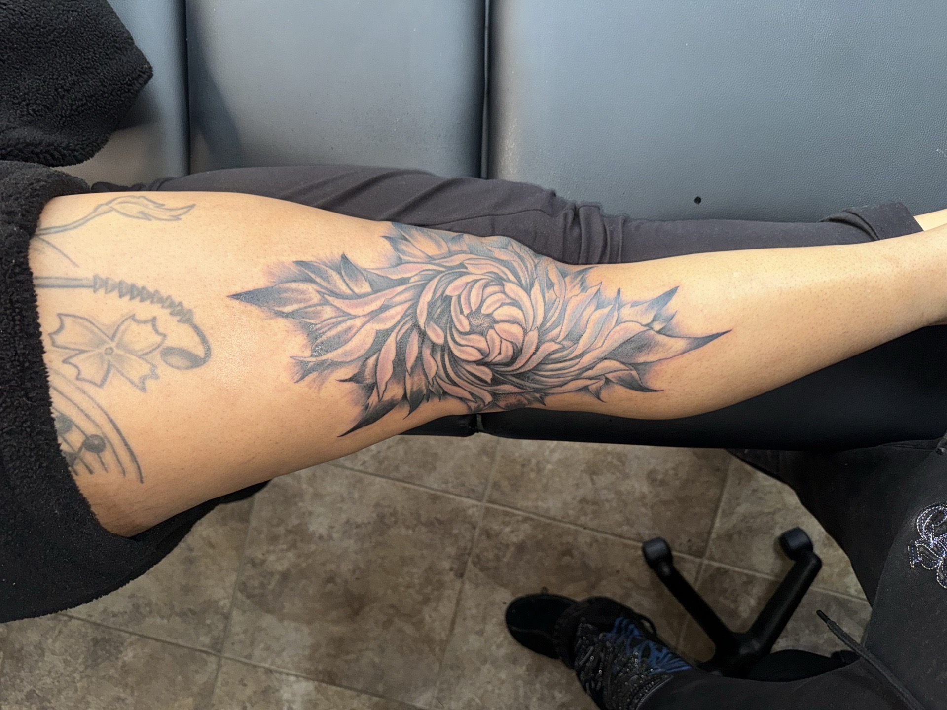 Floral + Neo-Traditional peony tattoo on Knee by Ink_Junkie on TattMe