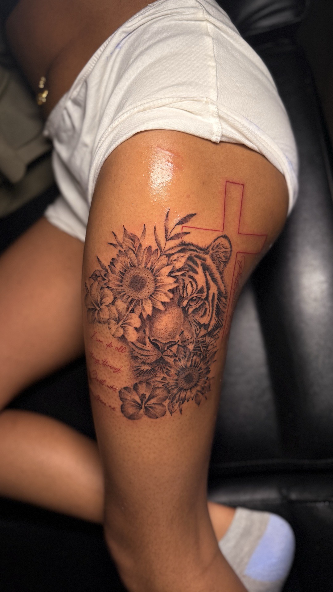 Black & Grey + Floral tiger tattoo on Thigh by tattoo.banditt on TattMe