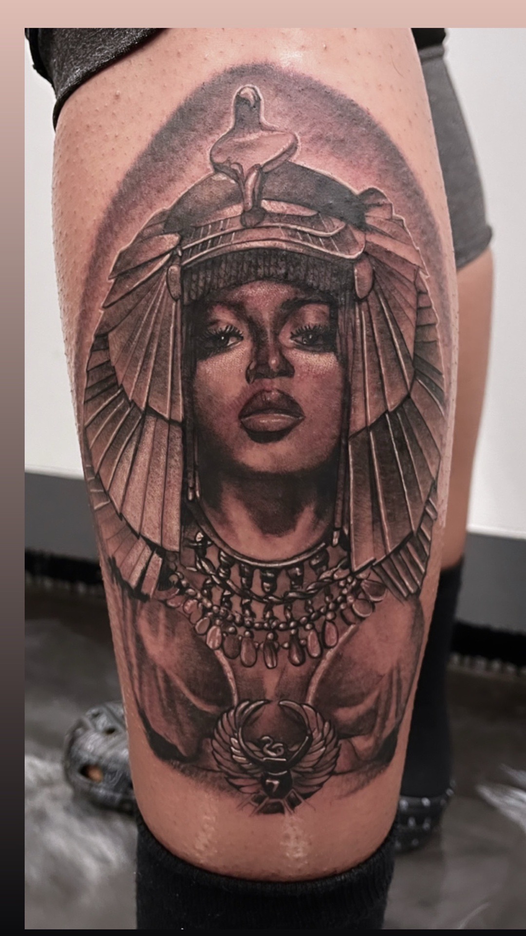 Realism + Black & Grey woman tattoo on Thigh by D-Artist on TattMe