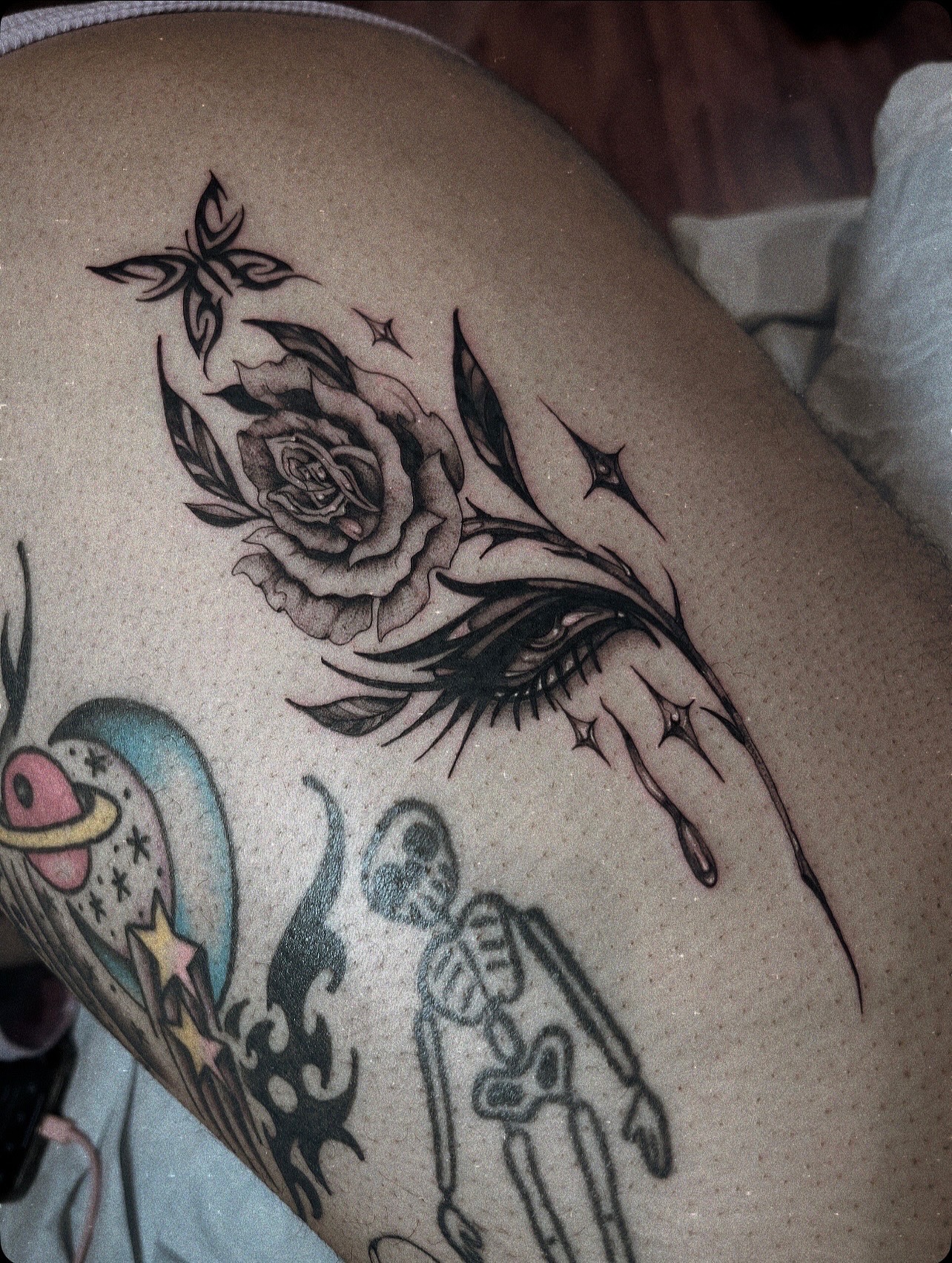Black & Grey + Fine Line rose tattoo on Thigh by Q_tattoo on TattMe
