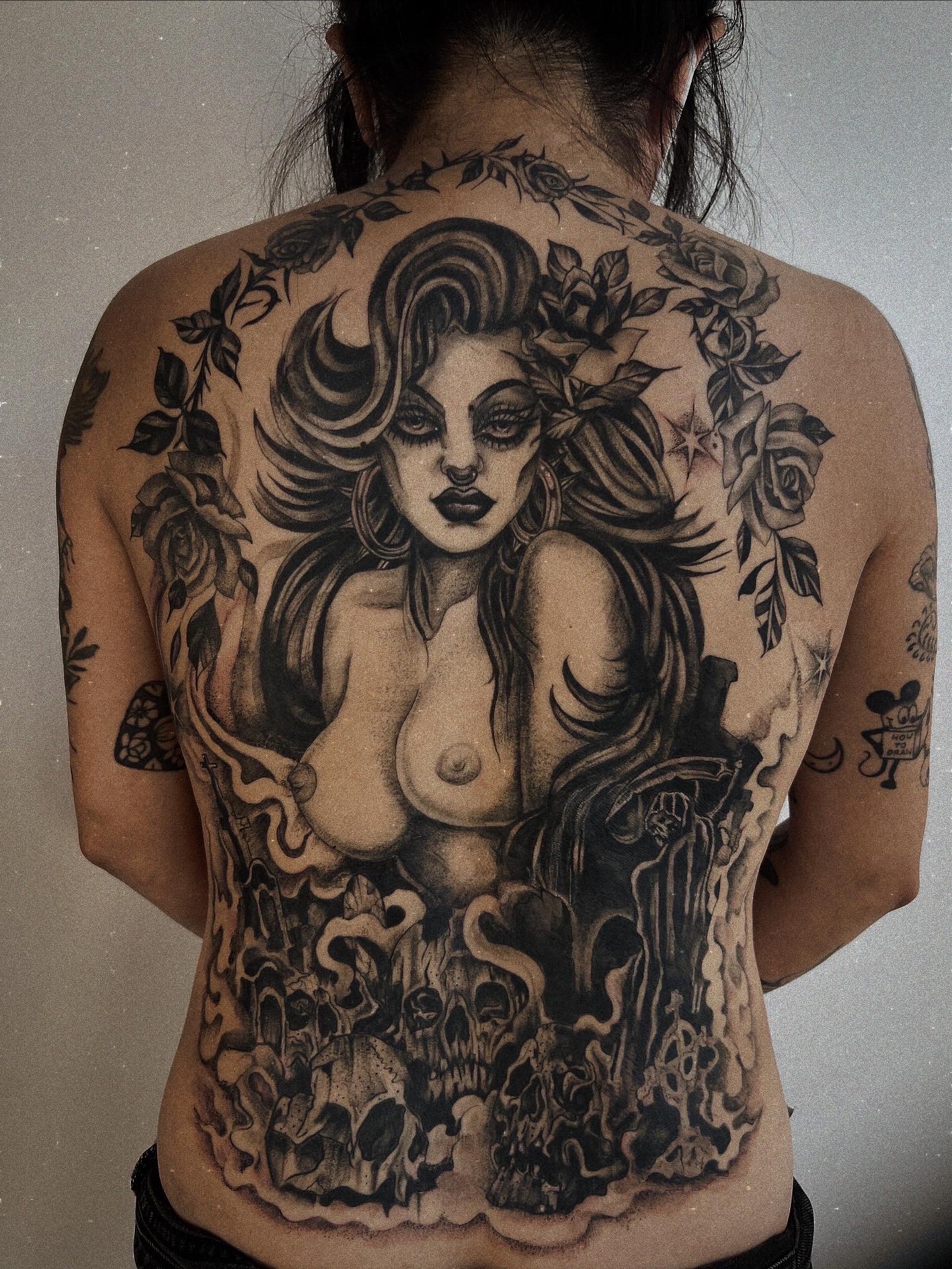 Black & Grey + Illustrative woman tattoo on Upper Back by Q_tattoo on TattMe