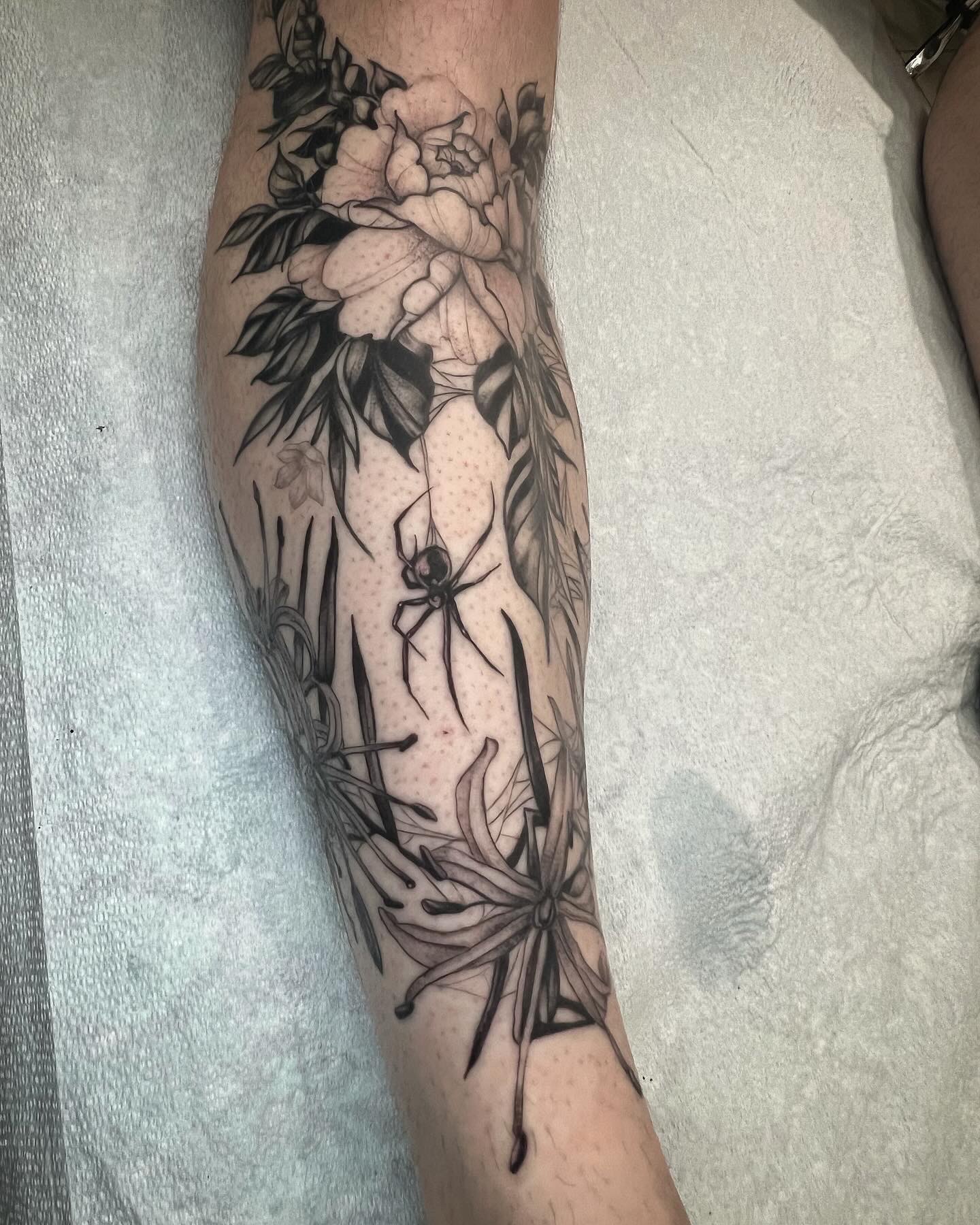 Black & Grey + Illustrative flowers tattoo on Calf by Q_tattoo on TattMe