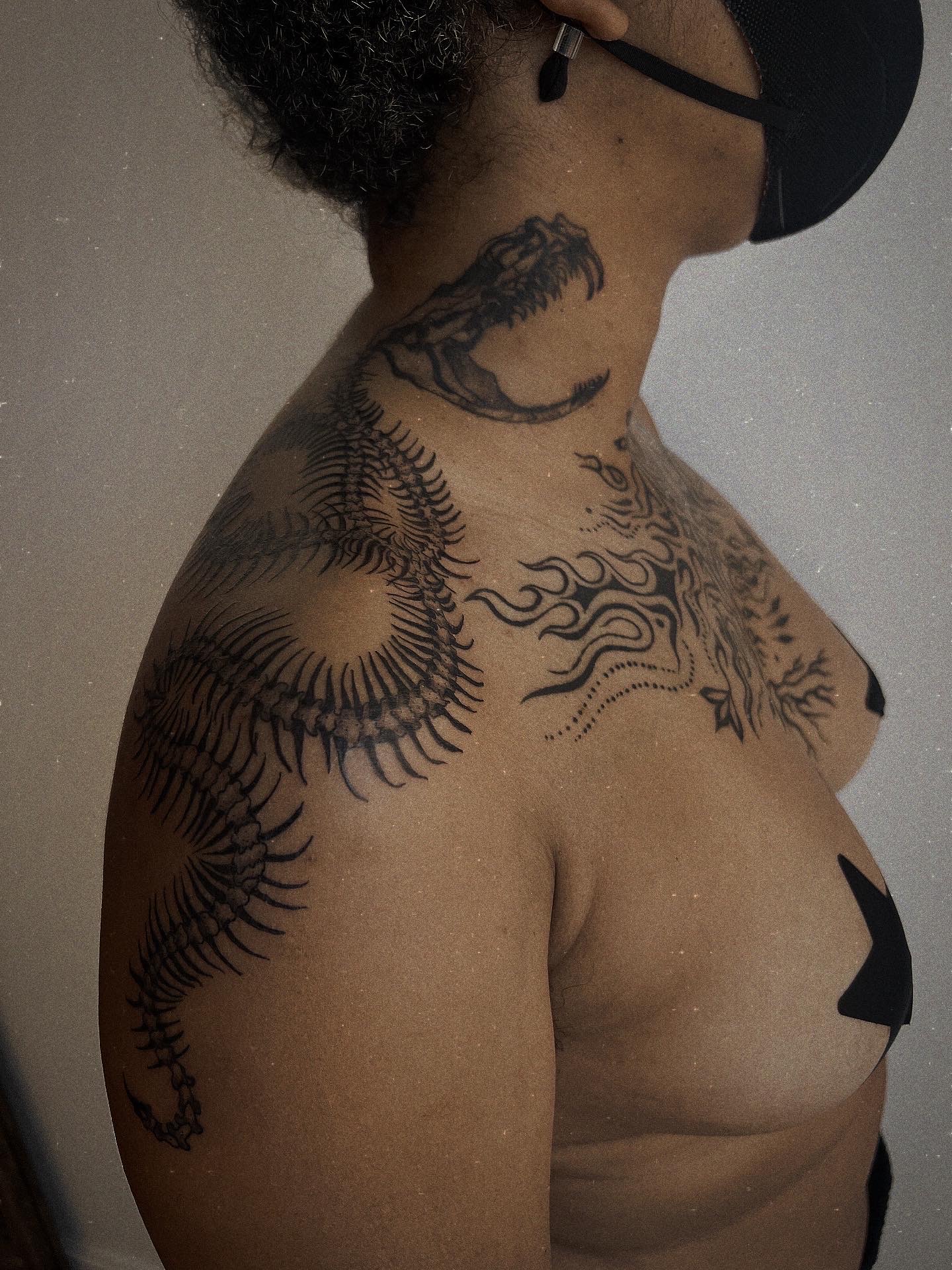 Black-work + Illustrative dragon tattoo on Shoulder by Q_tattoo on TattMe