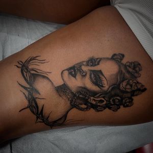 Black & Grey + Illustrative woman tattoo on Thigh by Q_tattoo on TattMe