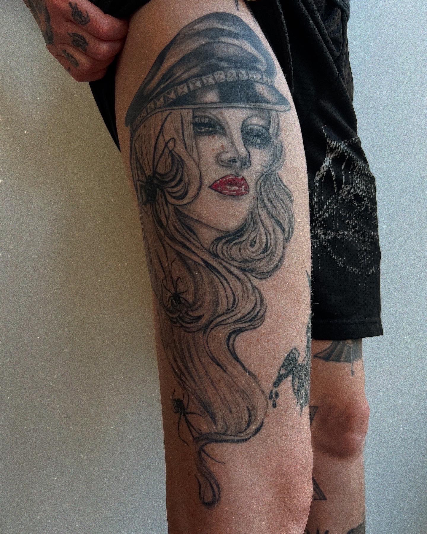 Illustrative + Black & Grey woman tattoo on Thigh by Q_tattoo on TattMe